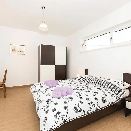 Gorgeous In Kastel Stafilic Holiday home Kastela