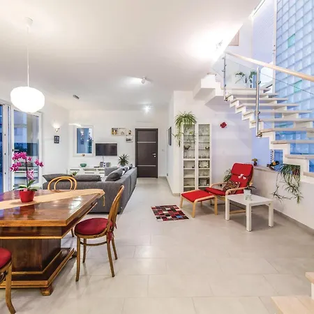Holiday home Gorgeous In Kastel Stafilic Kastela