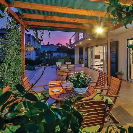 Gorgeous In Kastel Stafilic Holiday home Kastela