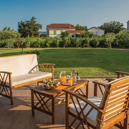 Gorgeous In Kastel Stafilic Holiday home Kastela
