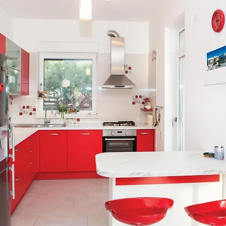 Gorgeous In Kastel Stafilic Kastela