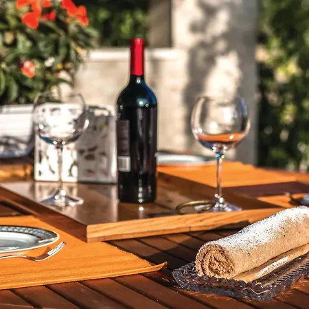 Gorgeous In Kastel Stafilic * Kastela