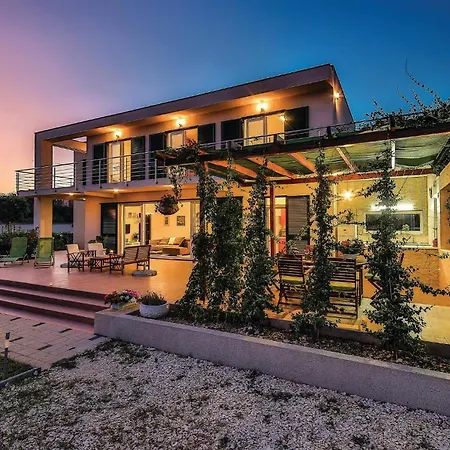 Holiday home Gorgeous In Kastel Stafilic Kastela